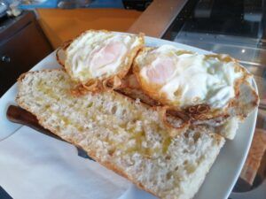 Bocata-huevos-fritos