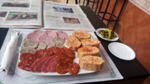 pan-con-tomate-embutidos